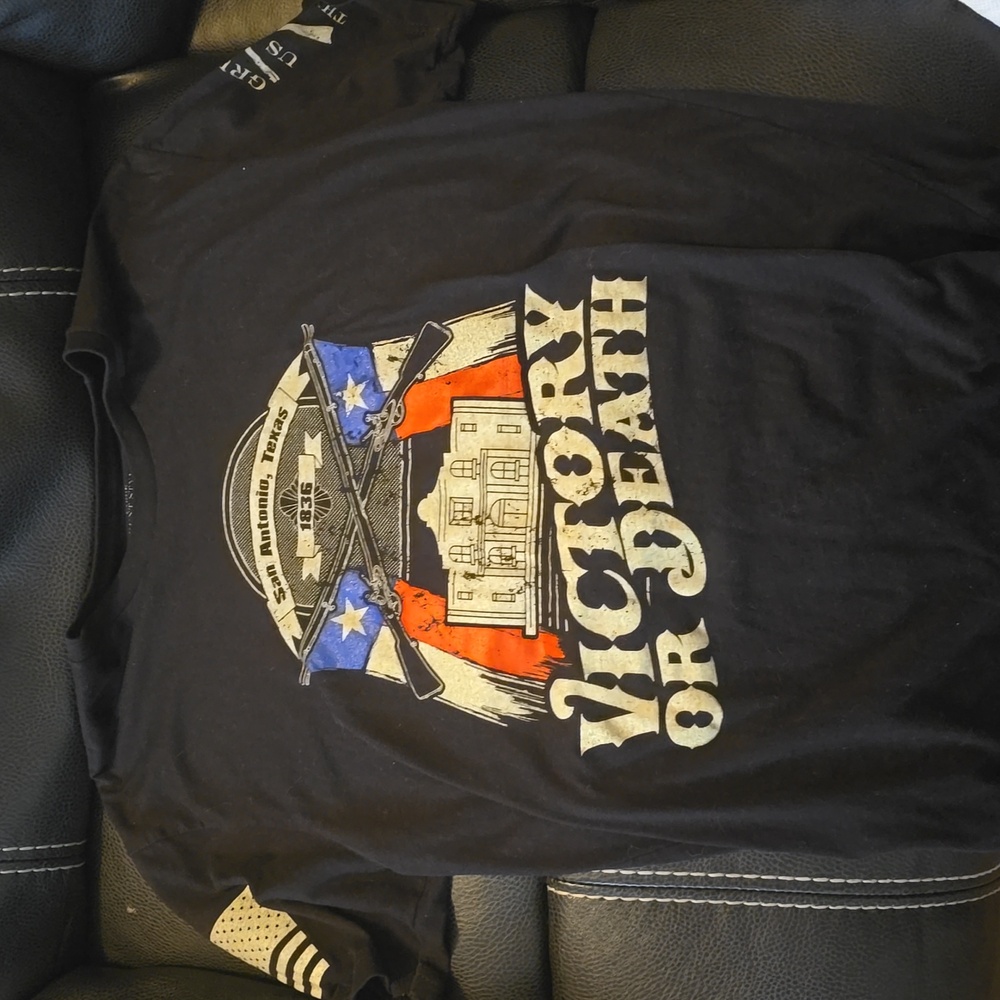 Grunt Style San Antonio Alamo tshirt -large